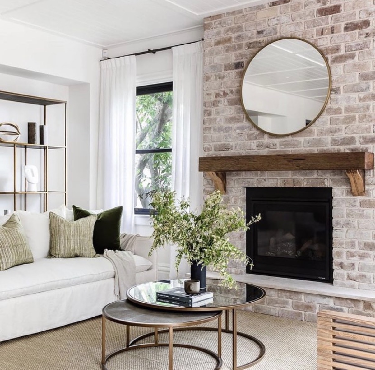 Built-in gas fireplace